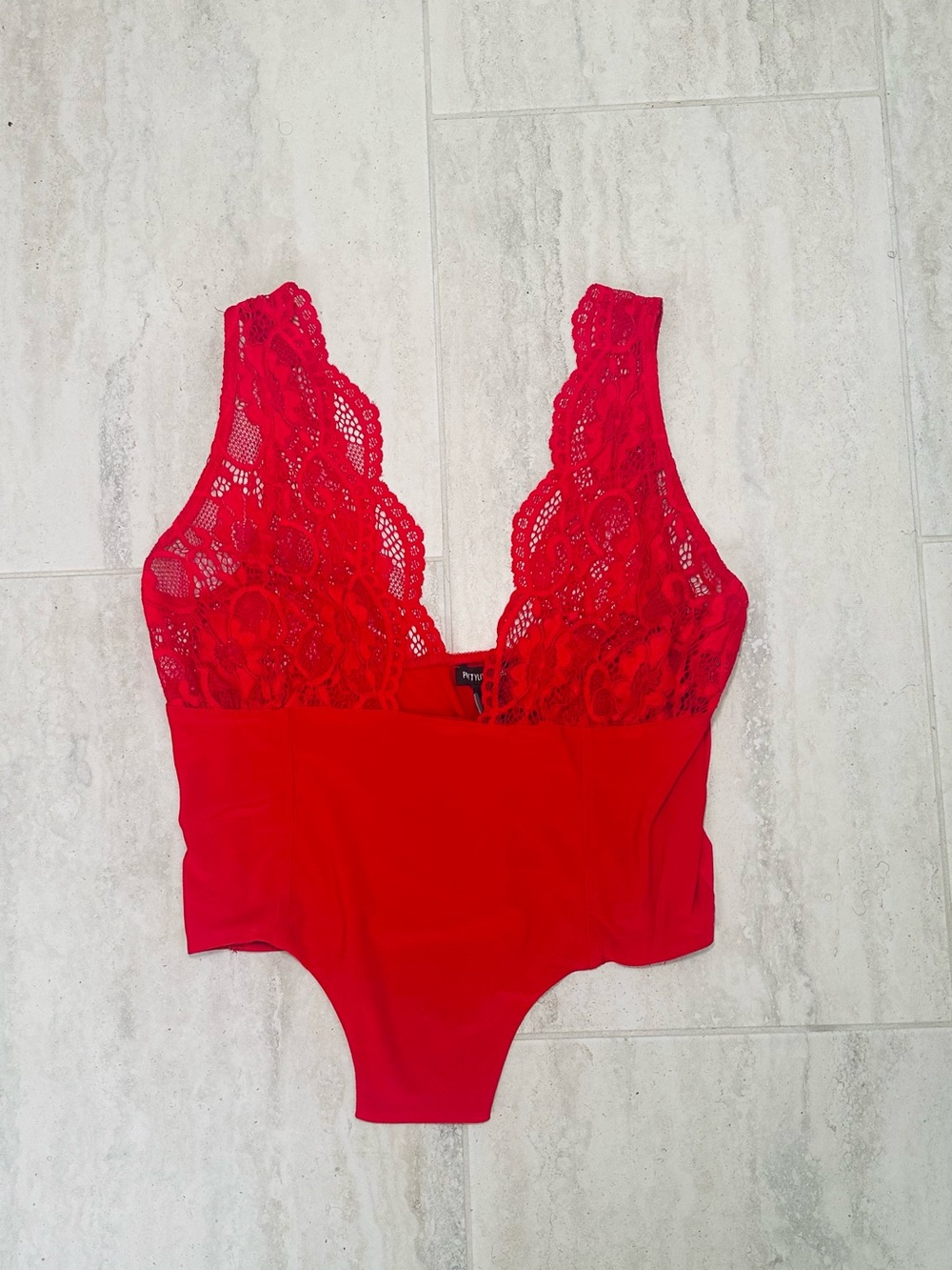 PRETTYLITTLETHING PrettyLittleThing Shape Red Lace Cup
Detail Corset
